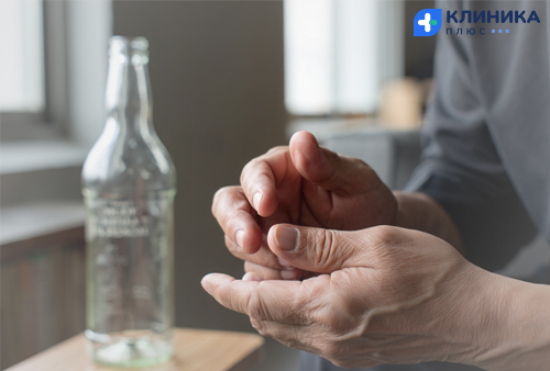 У мужчины трясутся руки